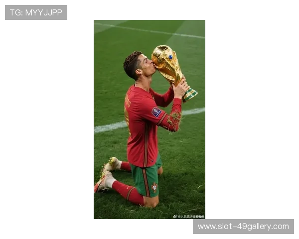 足球场上最帅的C罗瞬间展示 他的迷人魅力引领全球球迷热潮 足球场上最帅的C罗瞬间展示 他的迷人魅力引领全球球迷热潮