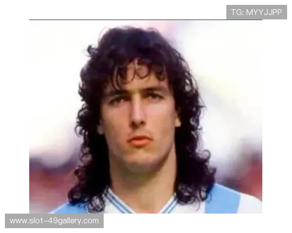 足球场上的长发风潮 足球球星的魅力与个性展示