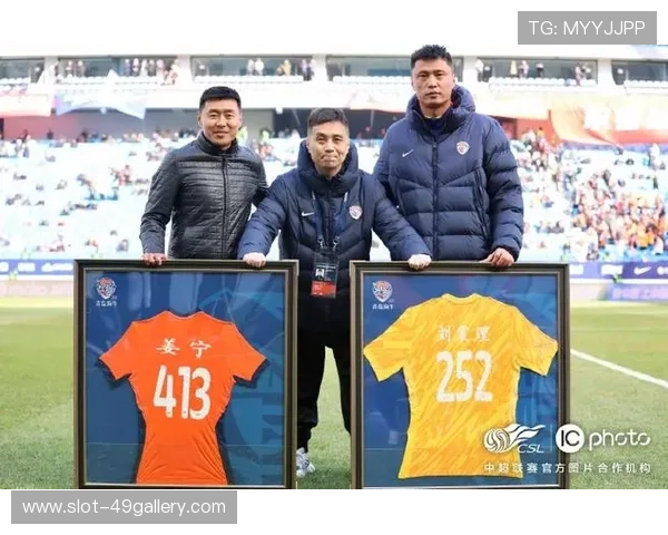 足球巨星合成照全景展示各路传奇球员风采与荣耀时刻